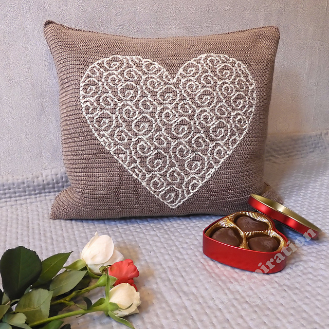"Blooming heart" pillow