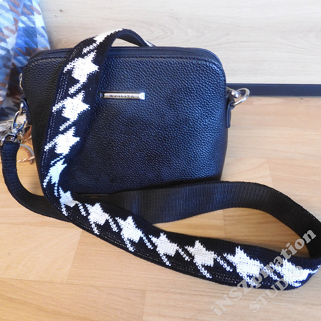 Ravelry "Houndstooth" bag strap pattern by Natalia Gresz