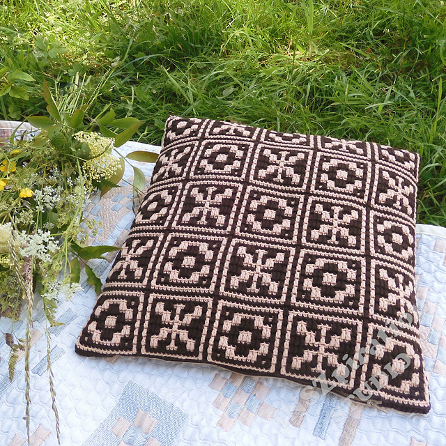 "Picnic" pillow