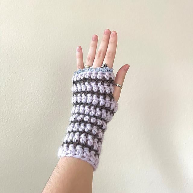 Dainty striped gloves