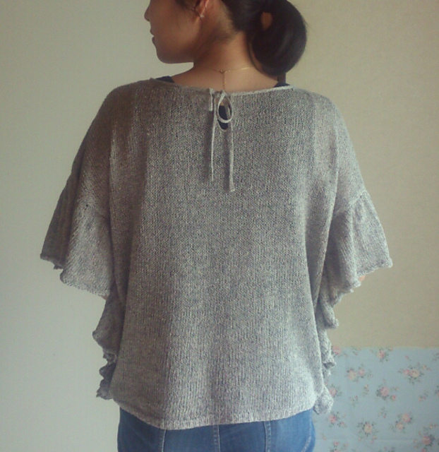P8 Side Ruffles Pullover