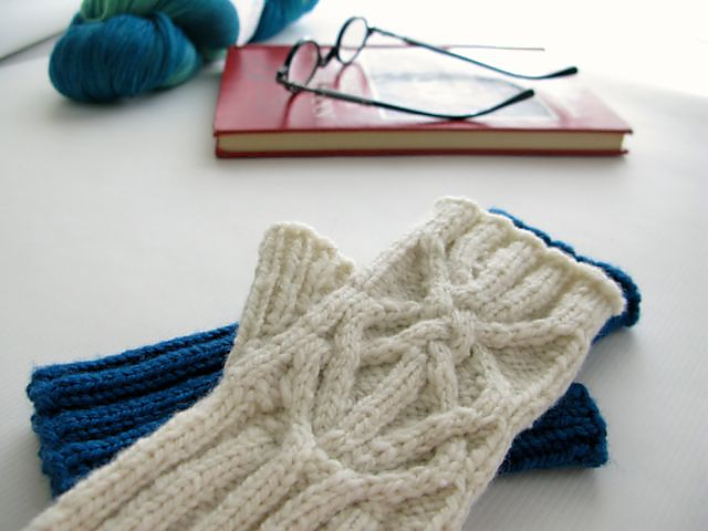 Arachknits Mitts