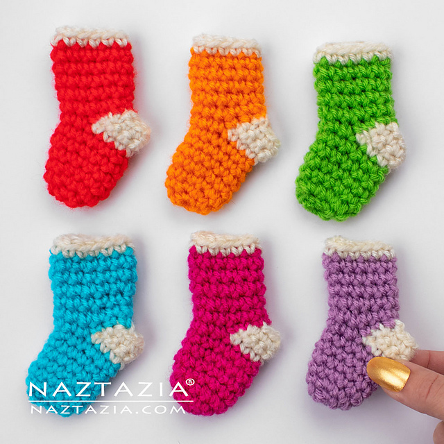 ravelry-mini-stocking-pattern-by-naztazia