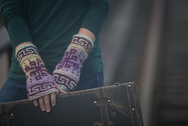 Meandros Mosaic Mitts