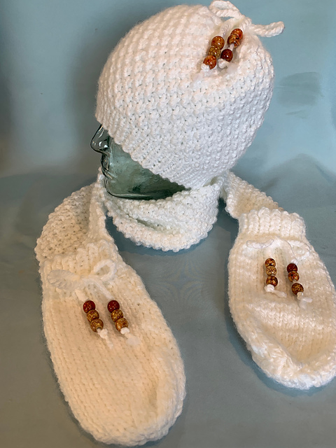 Mitten End Pocket Scarf With Matching Hat