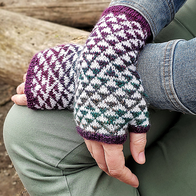 Disrupted Triangle Mitts