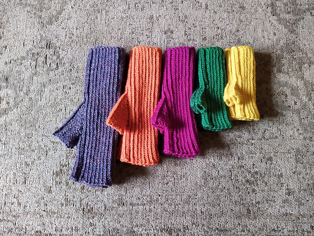 Leading Lines Mitts