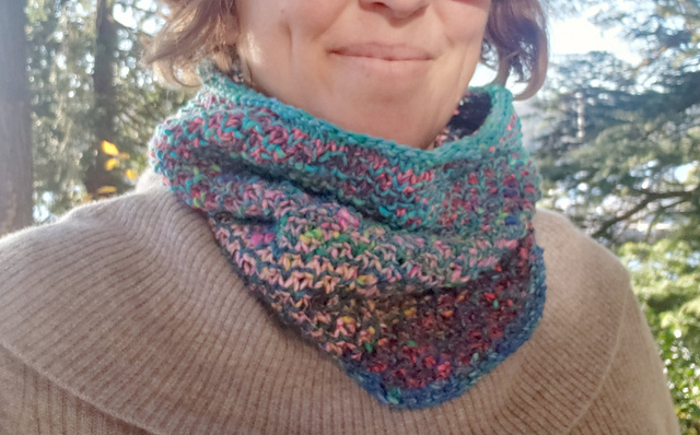 Seurat Cowl