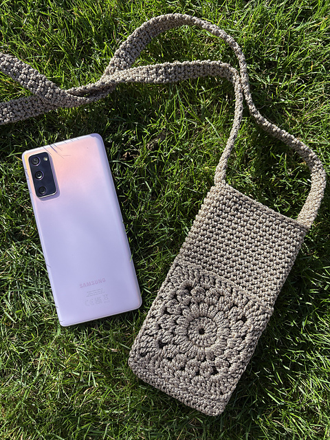 Crochet phone pouch