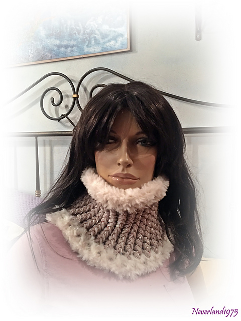 Queen Simple Cowl