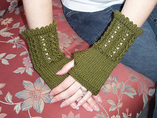 #20 Picot Edge Gauntlets