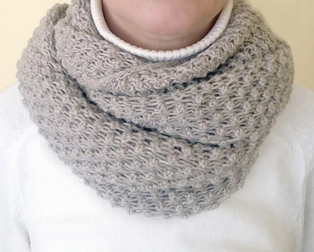 Beige Cowl&Hat with Bubbles