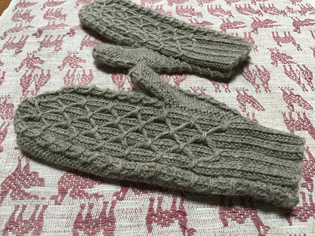 Lobster Trap Mittens