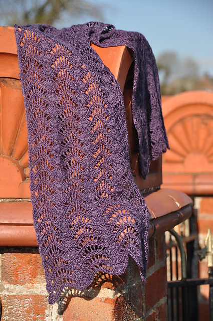 Lacy Feather and Fan Wrap — foto 2
