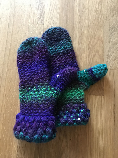 Gathered Buds Mittens