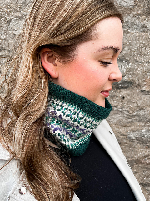 Curly-Dodie Snood