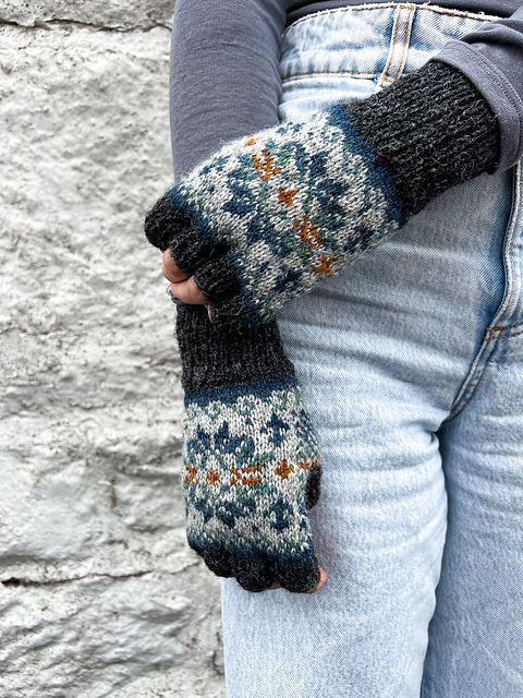 Rusty Anchor Fingerless Gloves