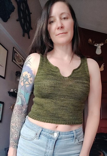 Cropped Mini Vee