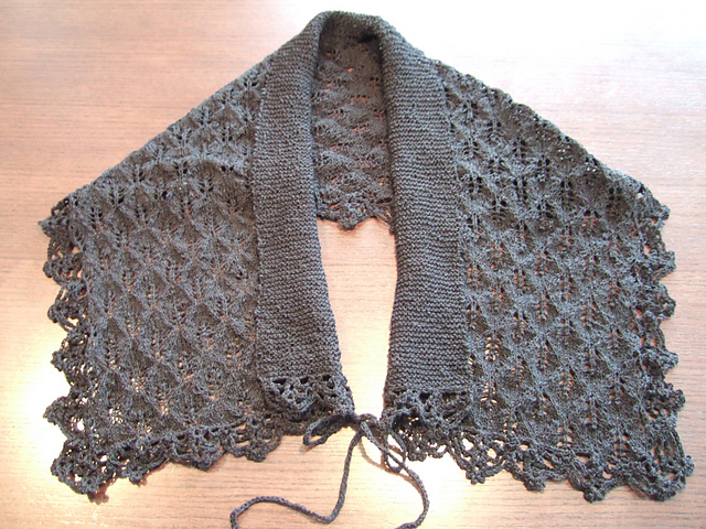 #22 Lacy Shawl Cape (レース模様のショールケープ)