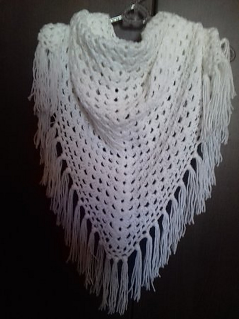 Granny shawl with fringes