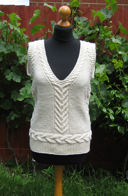 Seamless cabled vest