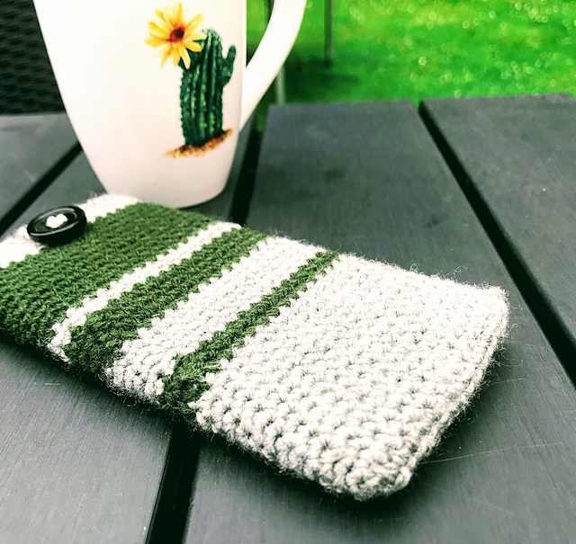 Niwolu creations phone pouch