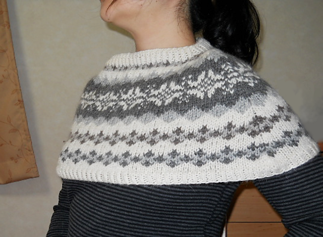 p.27 Fair Isle Capelet フェアアイルのケープレット