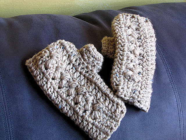 Woven Bobble Fingerless Gloves