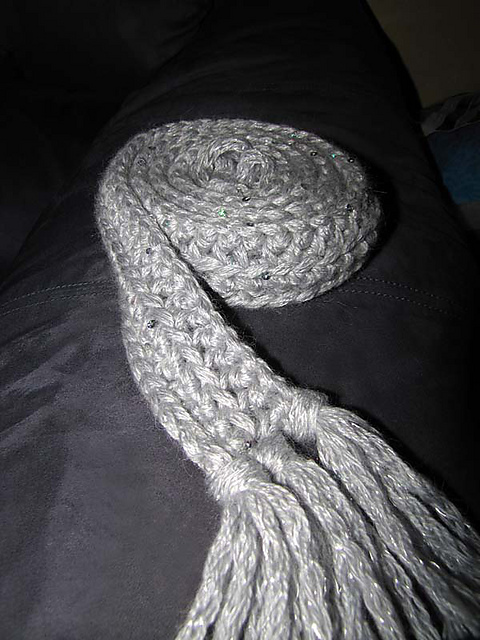 1 Hour + 1 Skein = 1 Spectacularly Sparkly Scarf