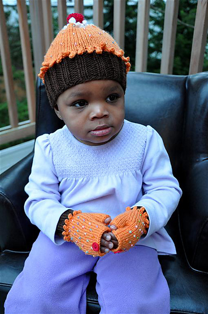 Beaded Cupcake Mittens (in 4 sizes)