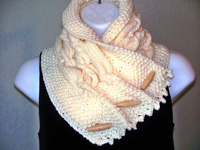 Knotted Cable Button Scarf