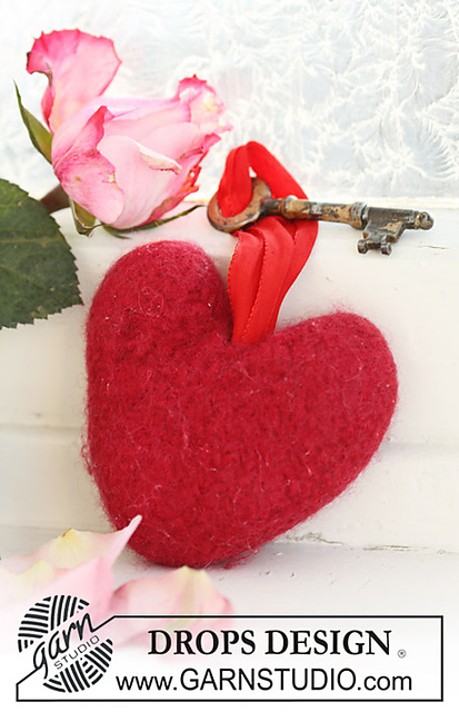 0-609 Felted heart
