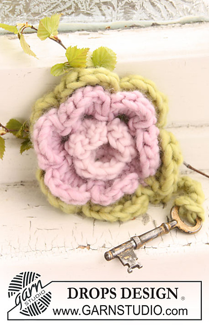 0-682 Crochet flower for key ring