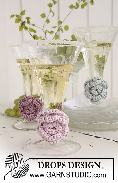 0-677 Crochet flower to decorate a glass