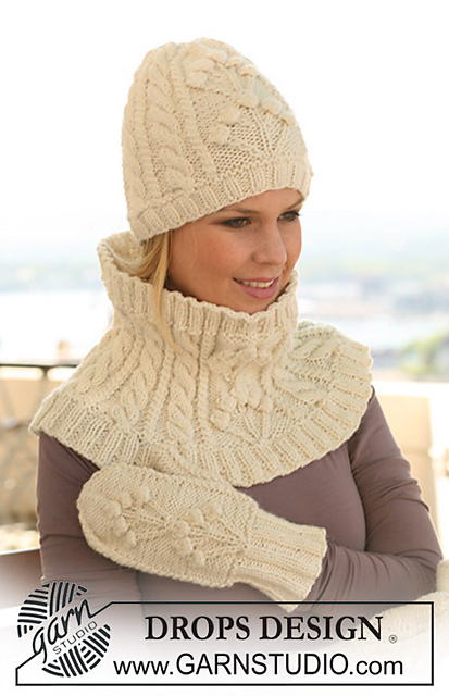 123-14 b - Neck warmer with cables