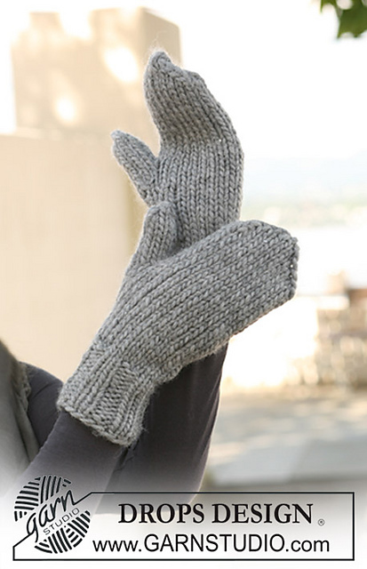 125-22 Basic mittens in stockinette st