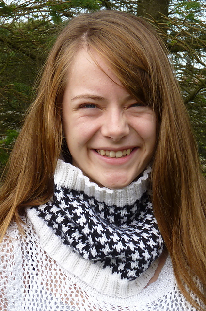 Dog Tooth Cowl