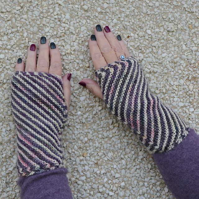 Easy-Peasy Slanty Mitts