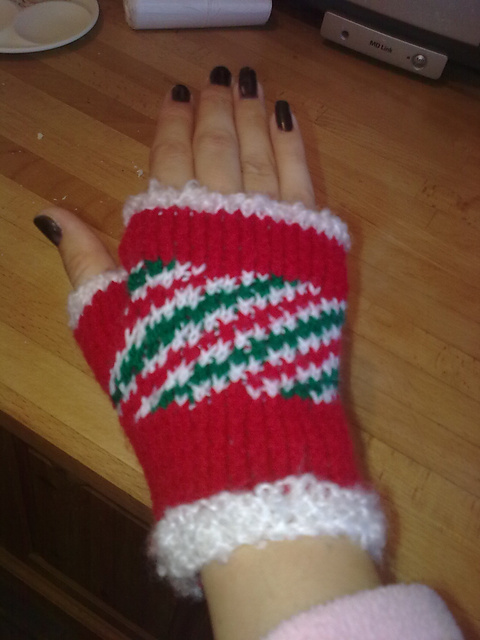 christmas candy-stripe wristwarmers