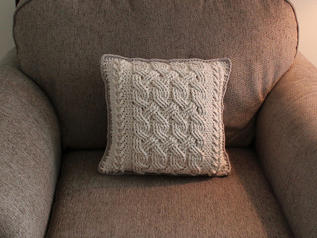 Breamar Cable Pillow