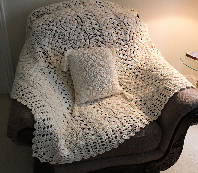 Fiona Cable Lace Pillow