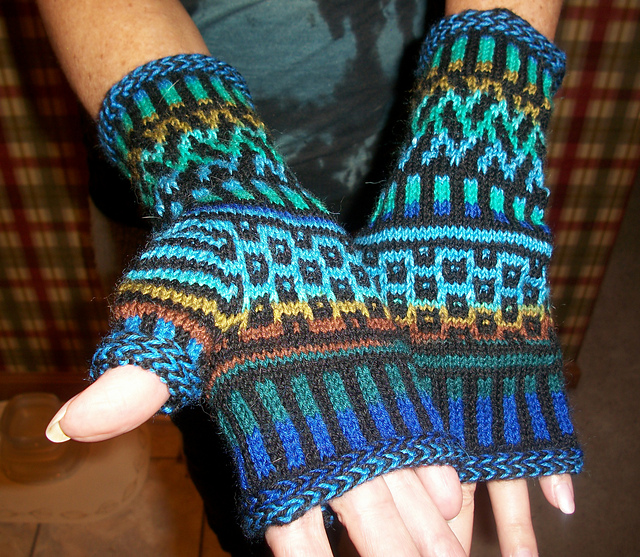 Eccentric Eccessories - Fingerless Mitts & Hat