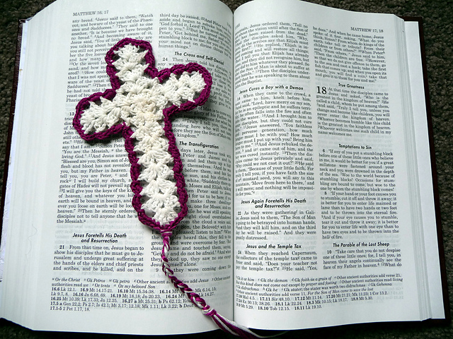 ravelry-cross-bookmark-or-ornament-pattern-by-bonnie-decamp
