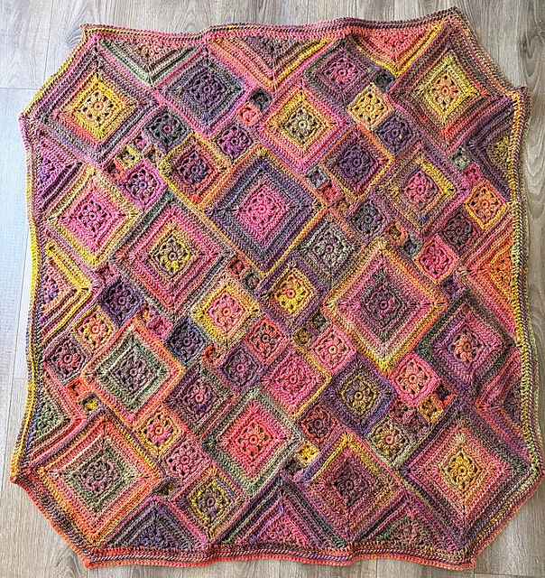 Hazy Daisy Blanket