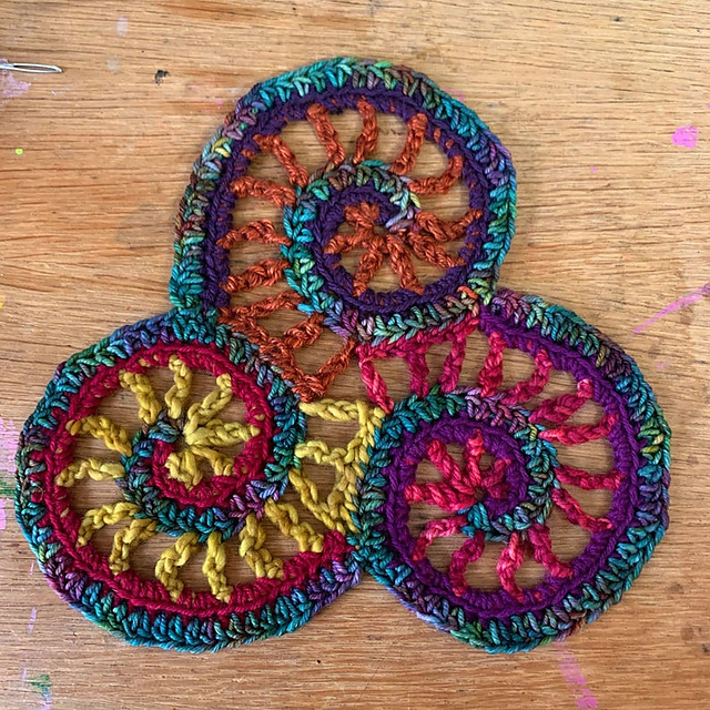 Freeform Triskelion Spiral