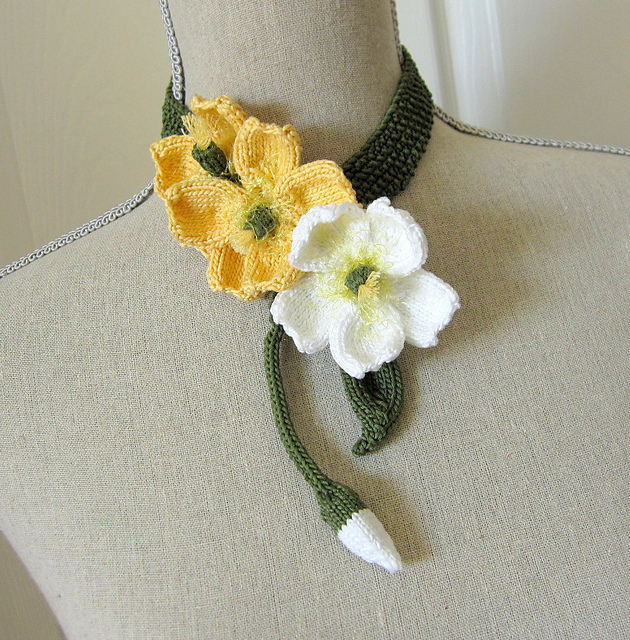 Buttercup Lariat Neck Corsage
