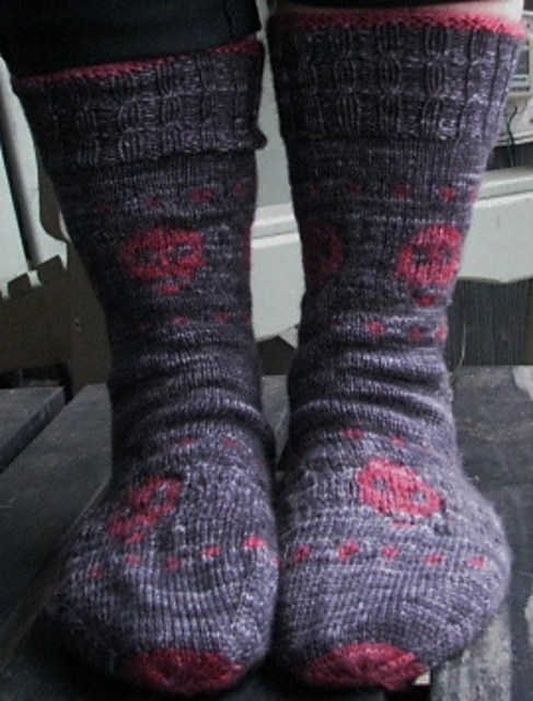 Pink Grinning Skull Socks