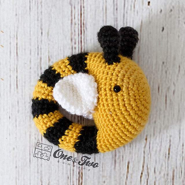 Bee Rattle