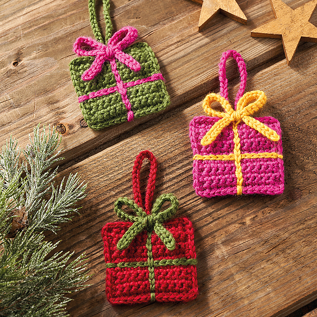 schema pacchi regalo uncinetto decorazioni albero