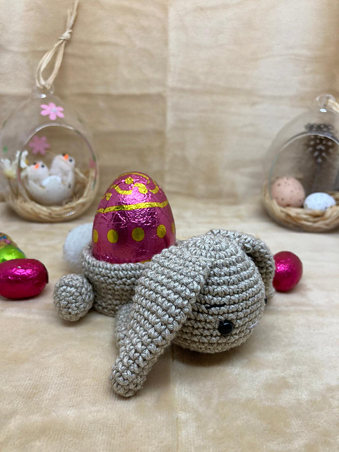 Usagi le lapin porte-œuf